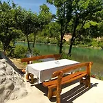 Prenociste Na Drini-vikendica 2 بيت للعطل فوتشا