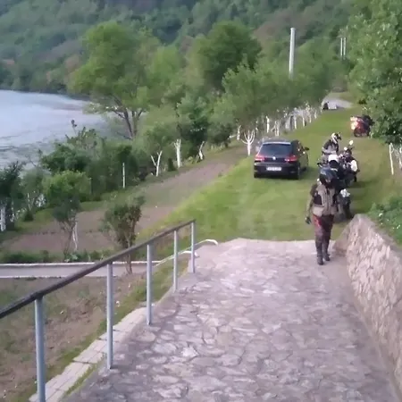 Prázdninový dům Prenociste Na Drini-vikendica 2 Foca