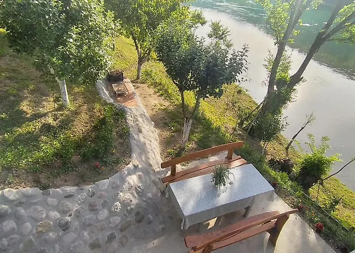 Semesterbostad Prenociste Na Drini-vikendica 2 *